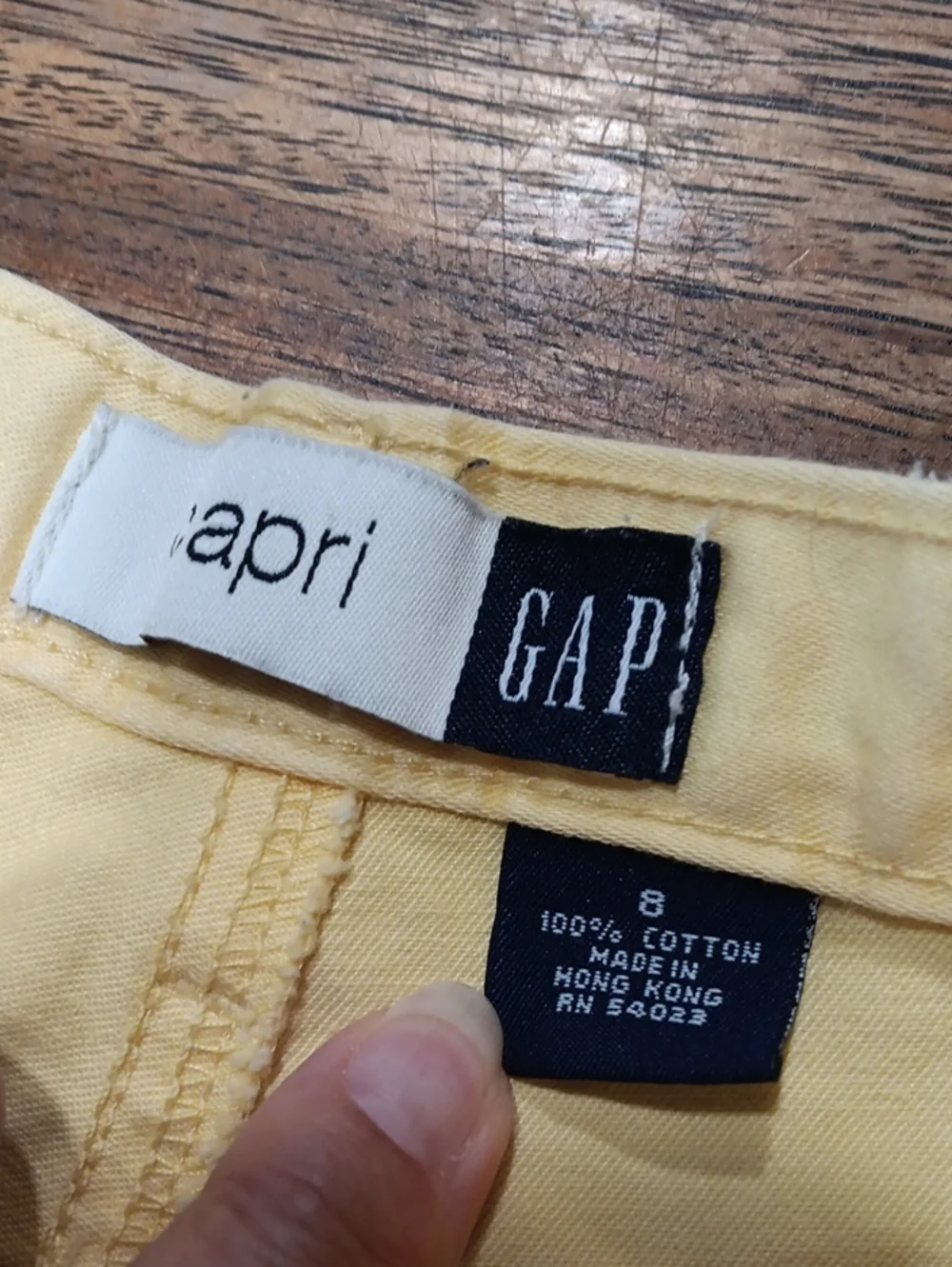 GAP capri chinos